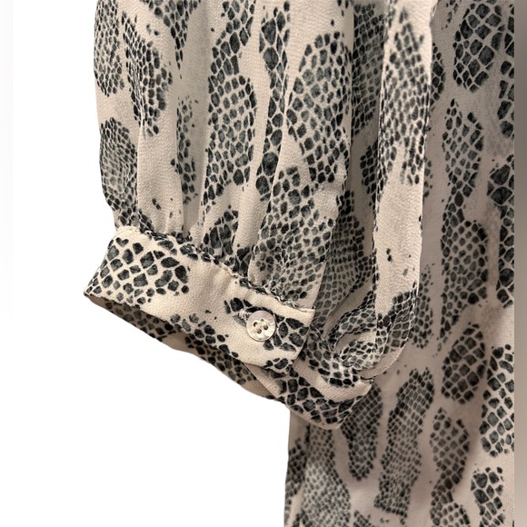 Jodifl Snake Animal Print Sheer Vneck Blouse Black & White Neutral Minimalist - Picture 10 of 10